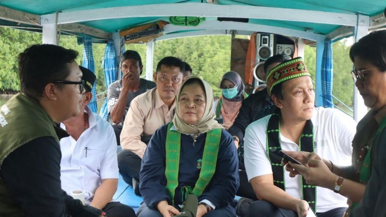 Wamen LH Dorong Kerja Sama Lintas Kementerian Tangani Sampah Plastik di Hutan Mangrove Manggarai Barat