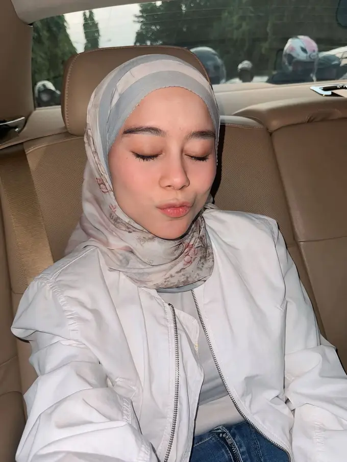 Inspirasi hijab outfit ala Lesti Kejora (Instagram/@lestikejora)
