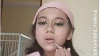 Vlogger Cilik Bikin Video Tutorial Makeup Angkat Jemuran. (dok.Instagram @naylaqatrunnada_makeup/https://www.instagram.com/p/CFLi4CiA3xq/Henry)