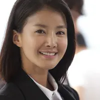 Lama tidak terdengar, nama Lee Si Young tiba-tiba menjadi bahan pembicaraan publik gara-gara ia digosipkan tersangkut kasus video panas. (via dramahaven.com)