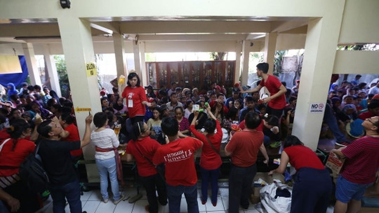 Antusiasme warga borong sembako di pasar murah Yayasan Hati Suci