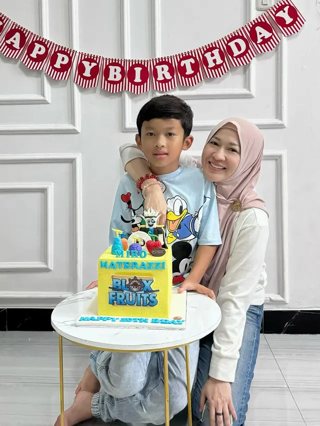 Tampil Kompak, Ini 7 Potret Okie Agustina dan Gunawan Dwi Cahyo Rayakan Ultah Anak