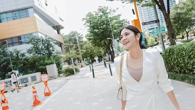 10 Gaya Kompak Naysila Mirdad dan Lydia Kandou dengan Outfit Serasi Saat Jalan-jalan di Korea Selatan