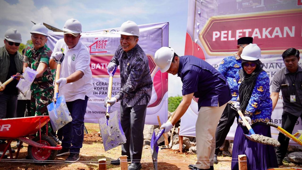 Menkop Ferry: Koperasi Kelurahan Merah Putih Pakansari Layak Jadi Percontohan Nasional