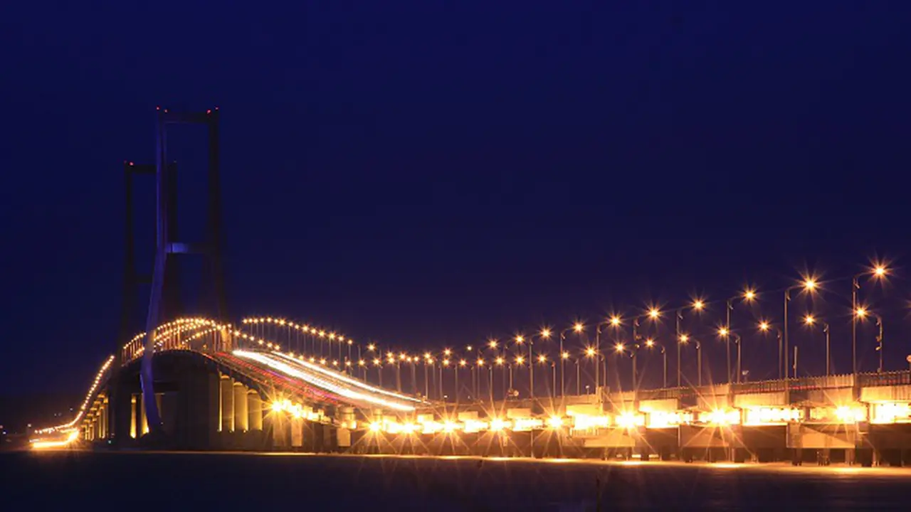 Jembatan Suramadu