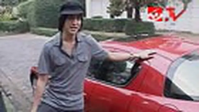 Kevin Aprillio dan Mobil Sporty-nya