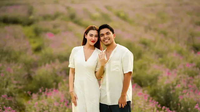 6 Inspirasi Gaya Artis saat Dilamar Kekasih, dari Aaliyah Massaid hingga Amanda Rawles