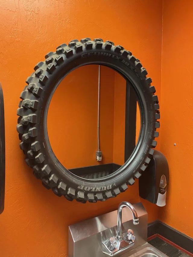 7 Bentuk Barang Kamar Mandi Ini Unik tapi Nyeleneh, Bikin Geleng Kepala