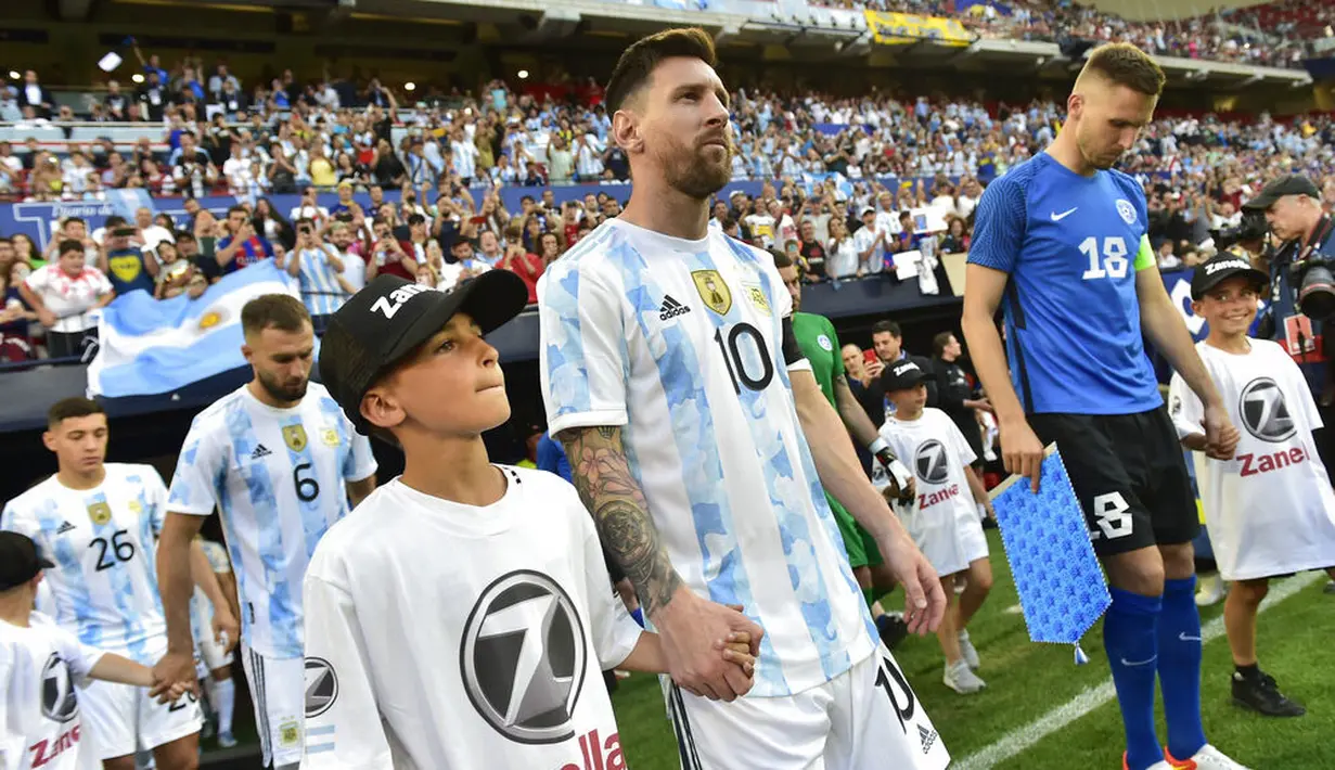 Lima gol Lionel Messi di Liga Champions terjadi saat Barcelona mengalahkan Bayer Leverkusen 7-1 pada tahun 2012 lalu. (AP/Alvaro Barrientos)