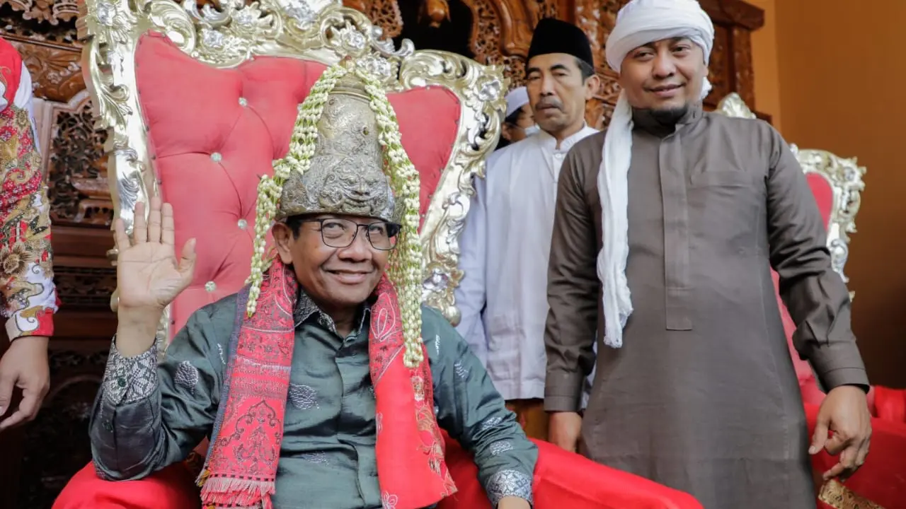 Safari Politik di Cirebon, Mahfud Md Sambangi Padepokan Anti Galau