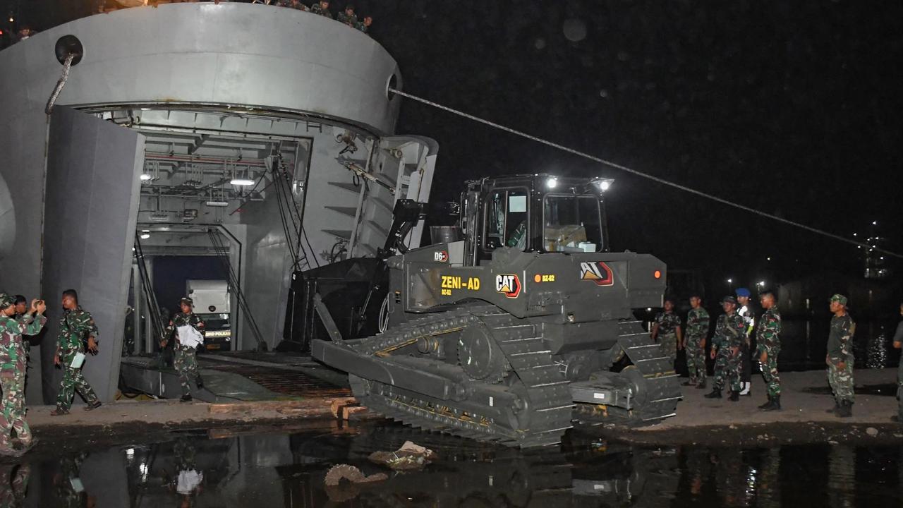FOTO: Kapal ADRI LIII Bawa Bantuan Almatzi Tiba di Belawan
