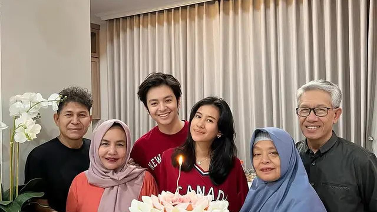 7 Potret Ultah Shenina Cinnamon ke-26, Angga Yunanda Beri Tas dan Kalung
