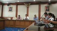 BI Cirebon mengimbau masyarakat pantura Jawa Barat mengurangi aktivitas transaksi di malam hari.Foto (Liputan6.com/Panji Prayitno)