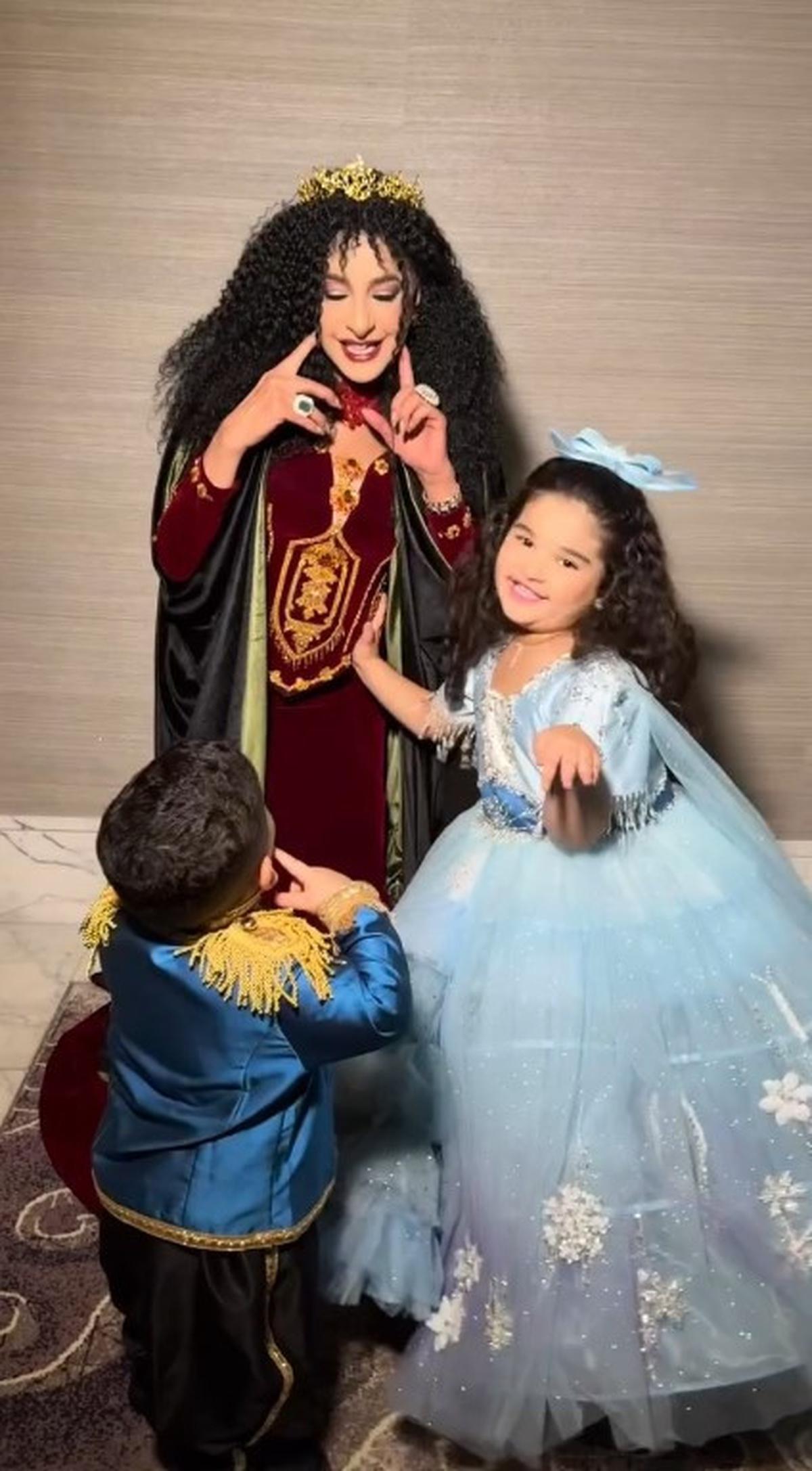 7 Potret Ala Alatas Ibunda Tasya Farasya di Ultah Cucu, Totalitas Cosplay Jadi Madam Gothel