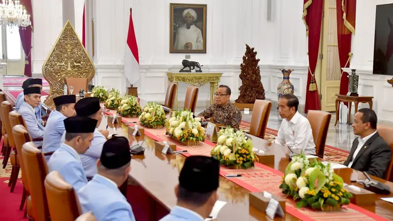 Pengurus Pusat Badan Komunikasi Pemuda Remaja Masjid Indonesia (DPP BKPRMI) saat bertemu dengan Presiden Jokowi di Istana Kepresidenan Jakarta. (Istimewa)