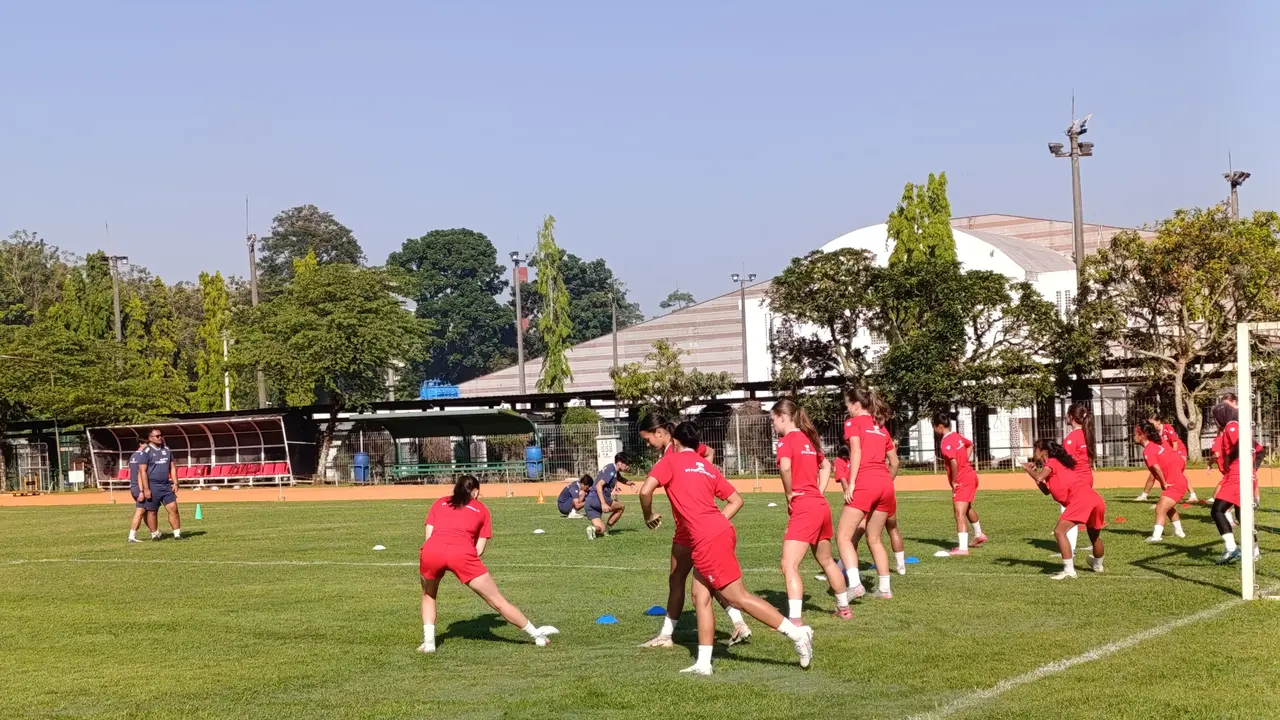 Latihan Timnas Putri Indonesia