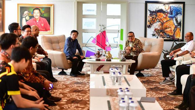 Menpora Imam Nahrawi bertemu dengan para pengurus IeSPA di Senayan, Jakarta, Selasa (4/12/2018). (Doc: IeSPA)