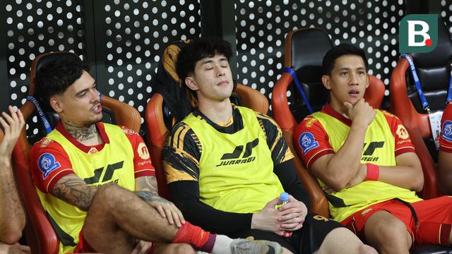 Foto: Melihat Aktivitas Cyrus Margono di Bench Pemain Persija, Masih Menanti Debut