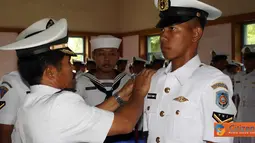 Citizen6, Surabaya: Setelah menjalani proses pendidikan spesialisasi kesehatan selama 4,5 bulan, 94 siswa Asisten Para Medis (APM) mantan Dikmaba angkatan 31 resmi ditutup pada, Selasa (8/5). (Pengirim: Penkobangdikal)
