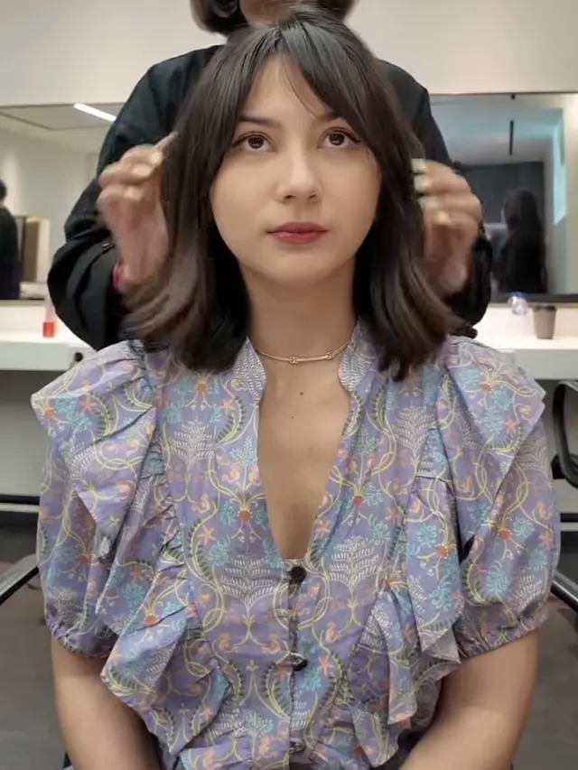 Gaya rambut Jessica Mila kini jadi lebih pendek. [@nana.parlour]