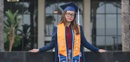 Cinta Kuya saat Wisuda di California State University, Fullerton. [@astridkuya]