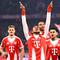 Para pemian Bayern Munchen merayakan gol yang dicetak oleh Michael Olise ke gawang VfL Wolfsburg dalam laga lanjutan Liga Jerman 2025/2026 di Allianz Arena, Munchen, Jerman, Minggu (11/01/2026) waktu setempat. (AP Photo/DPA/Sven Hoppe)