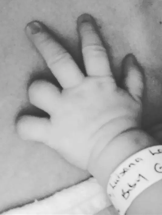 Lebih spesial, anak ketiga mereka berjenis kelamin perempuan! Ini adalah anak perempuan pertama usai kelahiran Noah dan Elias. (instagram/michaelbuble)