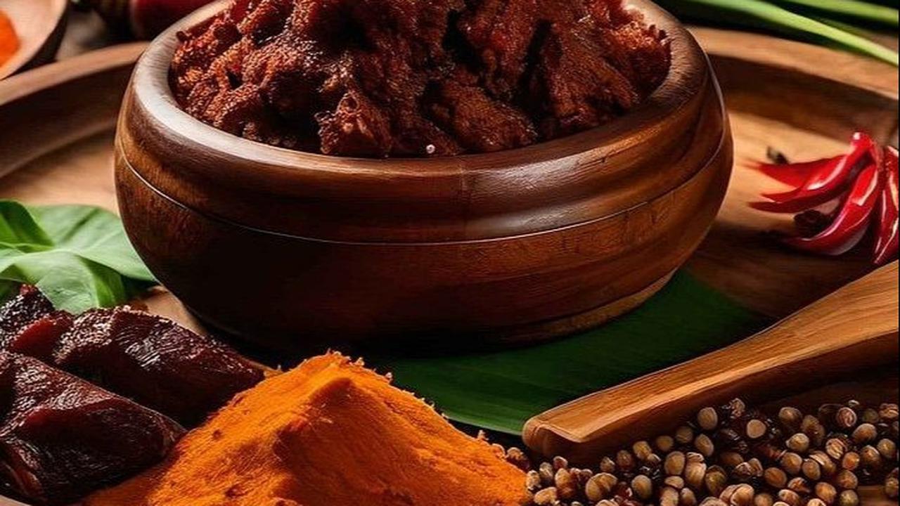 Rendang merupakan salah satu menu masakan asli Indonesia yang telah diakui dunia. Rasanya yang lezat membuat rendang memiliki banyak penggemar.&nbsp;Tak hanya warga lokal, masakan asli Minang tersebut juga cocok di lidah orang dari mancanegara.<br>