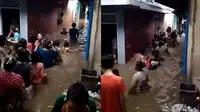 Bak Pawai, Ini Video Viral Masyarakat Keliling Kampung saat Banjir