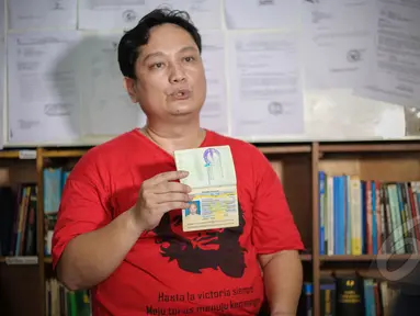 Tim kuasa hukum Wanipah, Iskandar Zulkarnaen memberikan keterangan terkait kasus yang menimpah TKI Wanipah asal Indonesia di Tiongkok, di Kantor Sekretariat Serikat Pekerja Indonesia Luar Negeri (SPILN), Minggu (17/5). (Liputan6.com/Faizal Fanani)