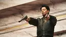 Kim Doo Shik yang selalu memasang wajah poker bahkan dalam situasi mendesak, akhirnya meluapkan emosinya saat menghadapi seseorang.(Foto: Disney Plus Hotstar via Soompi)