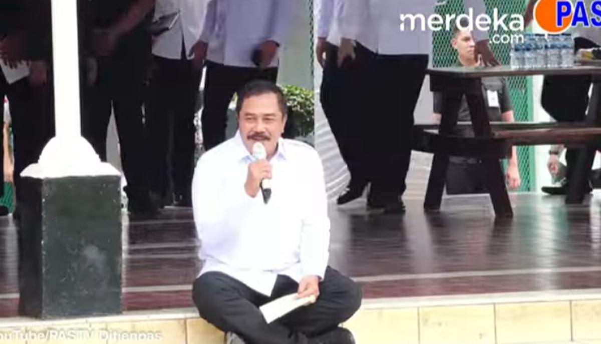 Duduk Lesehan, Jenderal Polisi Agus Menteri Kabinet Prabowo Bicang dengan Napi