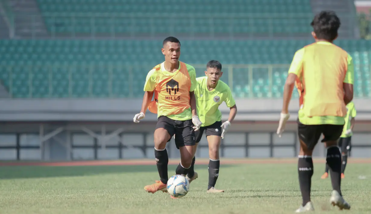 Pemain Timnas Indonesia U-16 saat pemusatan latihan di Stadion Patriot Candrabhaga, Bekasi, Senin (6/7/2020). Timnas Indonesia U-16 terus menggelar persiapan sebelum berkiprah di Piala AFC U-16 2020. (Dokumentasi PSSI)