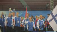 Sesi defile dalam acara pembukaan Kejuaraan Dunia Junior Bulutangkis 2017 di GOR Among Rogo, Yogyakarta, Senin (9/10/2017). (Bola.com/Ronald Seger)