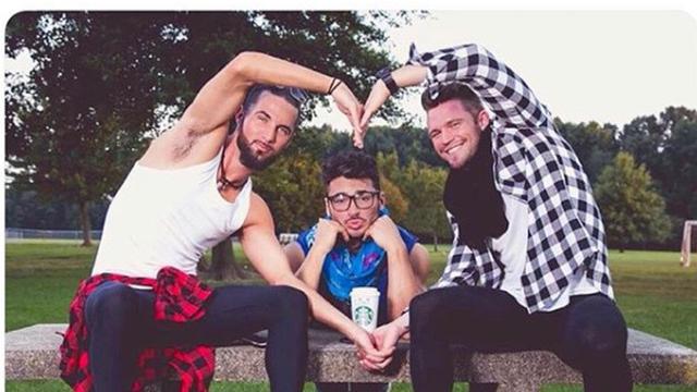 7 Gaya Kocak Cowok Tirukan Pose Cewek di Instagram ...