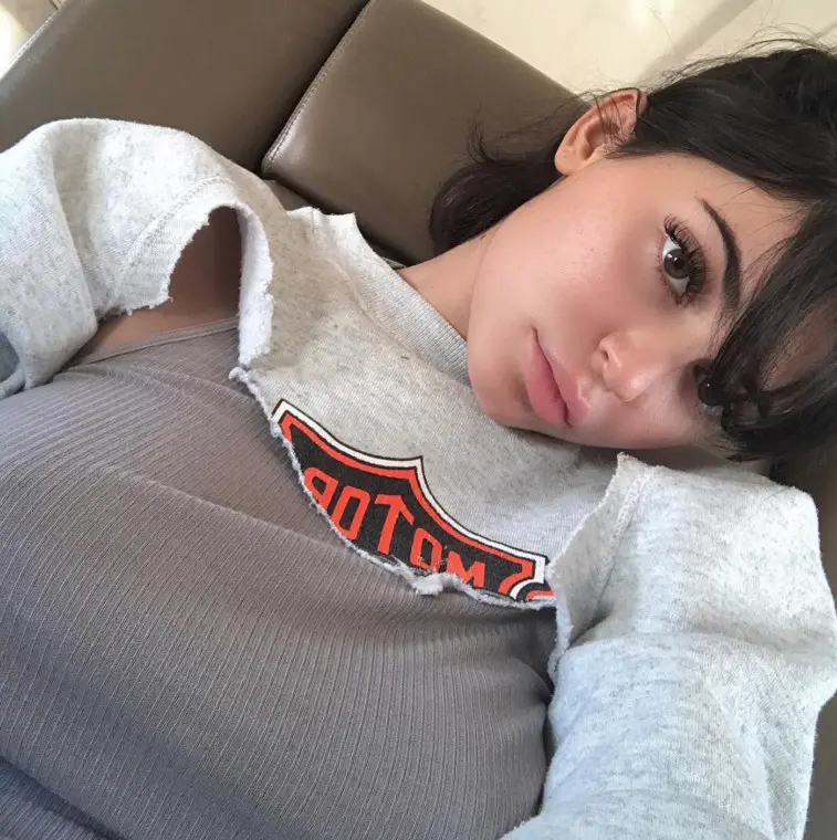 Penasaran gaya fashion unik seperti apa yang cukup mengehbohkan di tahun 2017? Simak berikut ini. (Foto: @Kyliejenner/instagram)