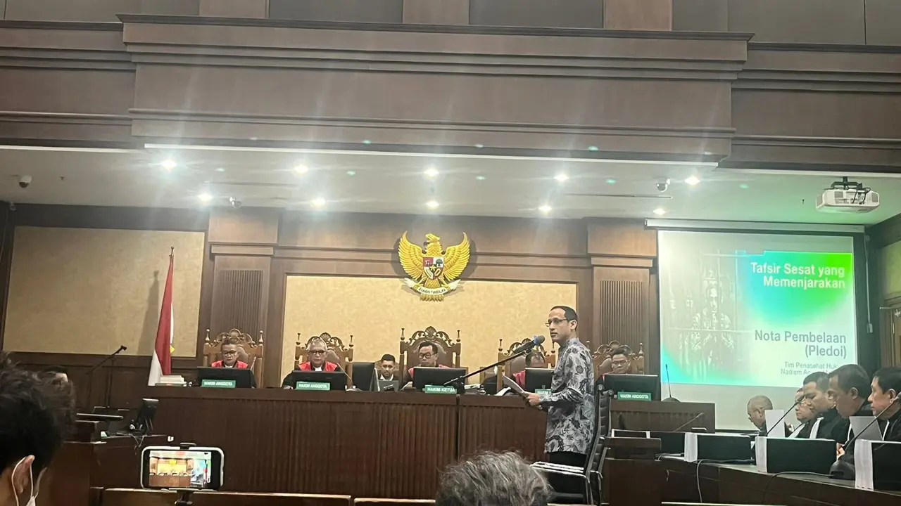 Mantan Mendikbud Nadiem Makarim bacakan pleidoi