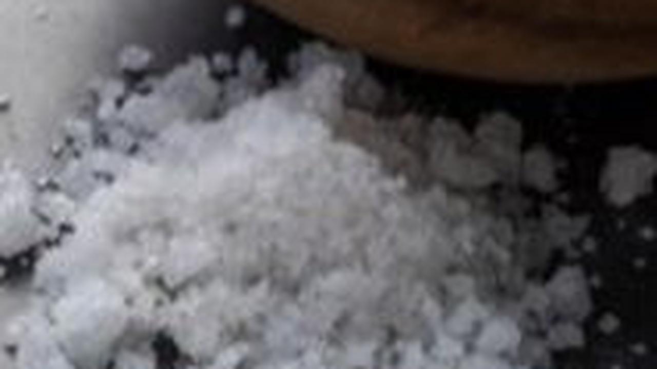 <b>4. Gunakan Tawas untuk Menghilangkan Bau Badan</b><br>