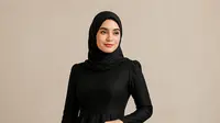 4 Tips Berbusana Muslimah agar Wanita Tubuh Berisi Tampak Lebih Ramping dan Proporsional
