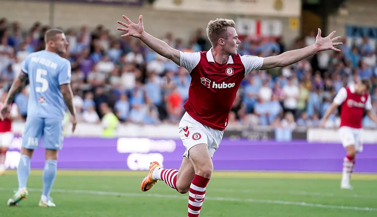 Selebrasi striker Bristol City, Tommy Conway setelah mencetak gol ke gawang Coventry City pada laga putaran pertama Carabao Cup 2022/2023 di Coventry Building Society Arena, Coventry (10/8/2022). Tommy Conway total mencetak 3 gol dan 1 assist dari 3 penampilan. Bristol City yang mulai berlaga dari putaran pertama harus terhenti langkahnya di putaran ketiga setelah tumbang 1-3 dari Lincoln City. (bcfc.co.uk)
