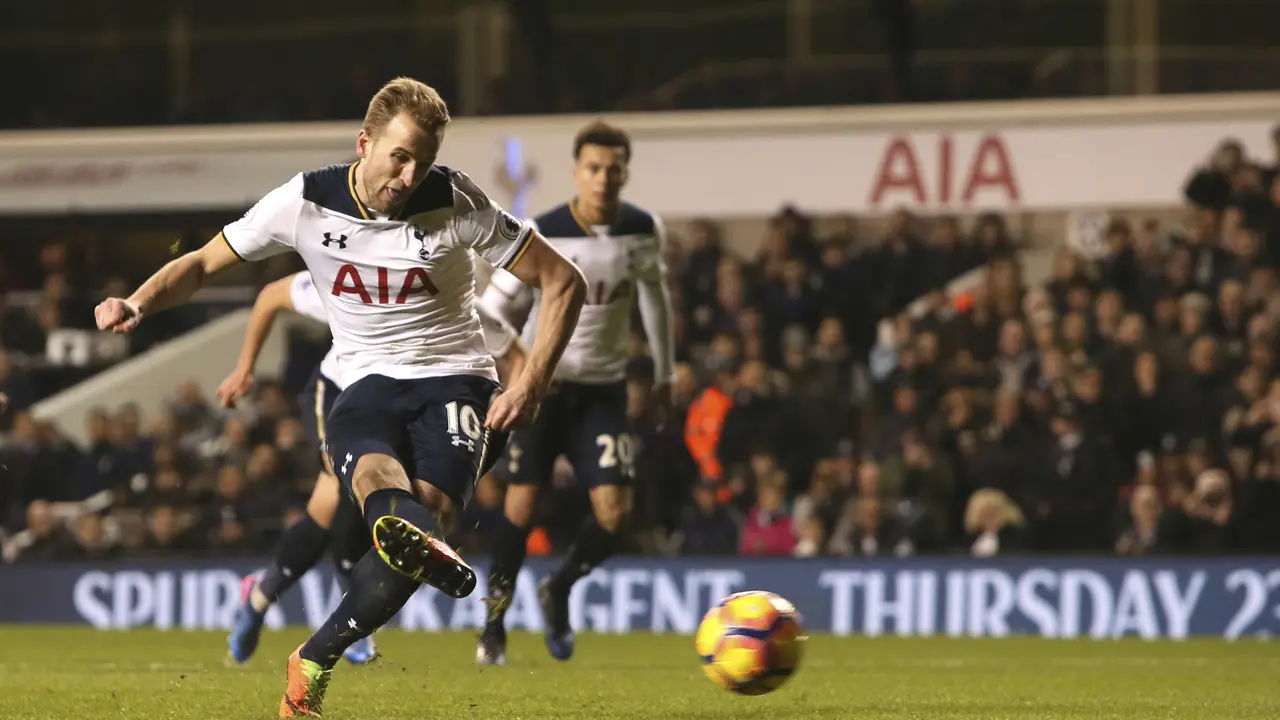 Penyerang Tottenham Hotspur, Harry Kane, juga masuk dalam daftar bidikan Manchester United (MU)
