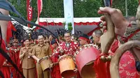 Menparekraf Sandiaga Uno membuka Tomohon International Flower Festival 2023. (Liputan6.com/Dinny Mutiah)