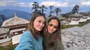Gugusan pegunungan Himalaya yang membentang luas memberikan sensasi pemandangan indah kemanapun memandang. Seperti dalam potret yang diunggah Luna Maya dalam Instagramnya tersebut. Sampai saat ini sudah ada beberapa selebriti yang pernah mengunjungi Bhutan seperti Nikita Willy.
(Liputan6.com/IG/@lunamaya)