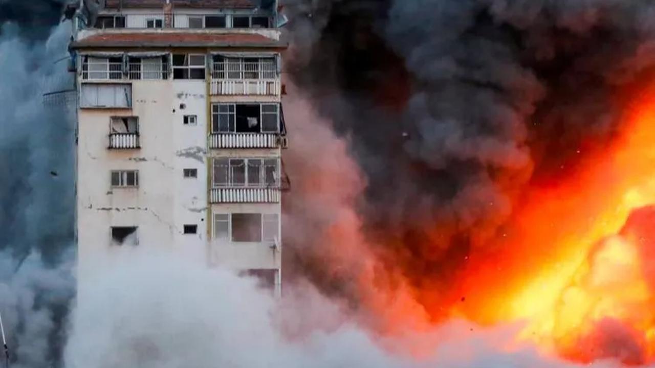Hamas melakukan serangan yang mendadak itu sebagai bentuk respons terhadap serangkaian serangan kejam negeri Zionis terhadap warga Palestina selama beberapa dekade.
