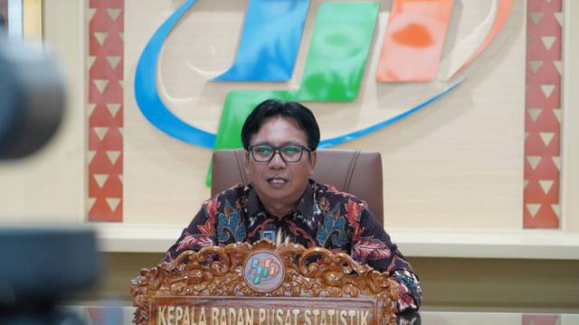 Kepala Badan Pusat Statistik (BPS) Margo Yuwono dalam konferensi pers inflasi April 2023 di Gedung BPS, Jakarta Pusat, Selasa (2/5/2023).  (Anisyah Al Faqir/Merdeka.com)