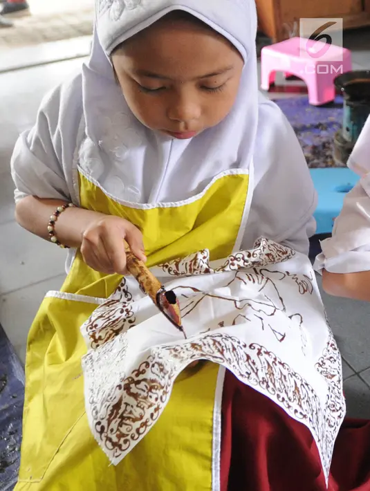 Foto Keseruan Murid Sd Belajar Membuat Batik Foto Liputan6