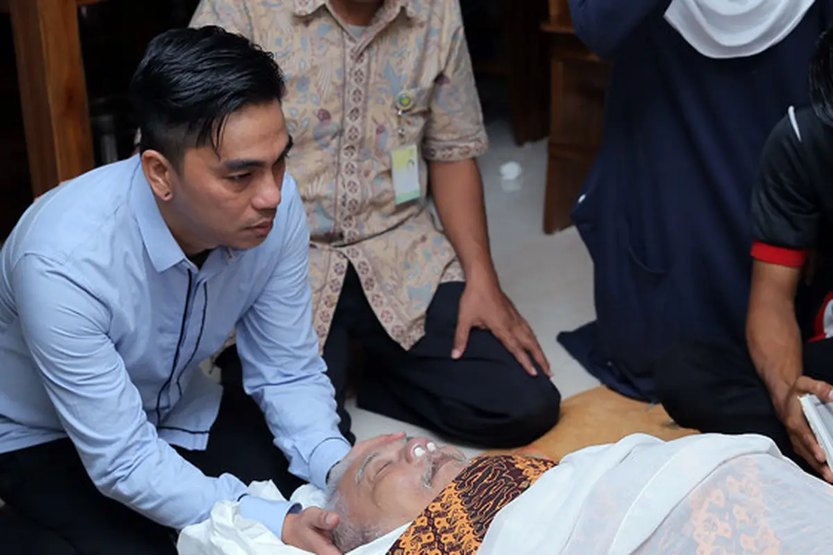 [Bintang] Suasana Rumah Duka Ayah Enda Ungu