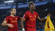 AS Roma berhasil mengalahkan Lazio 3-0 dalam laga di pekan ke-30 Serie A Liga Italia (20/3/2022). Dua gol kemenangan Roma dalam laga bertajuk Derby della Capitale tersebut disumbangkan striker asal Inggris, Tammy Abraham. 5 Rekor pun tercipta. Apa saja? (LaPresse via AP/Fabrizio Corradetti)