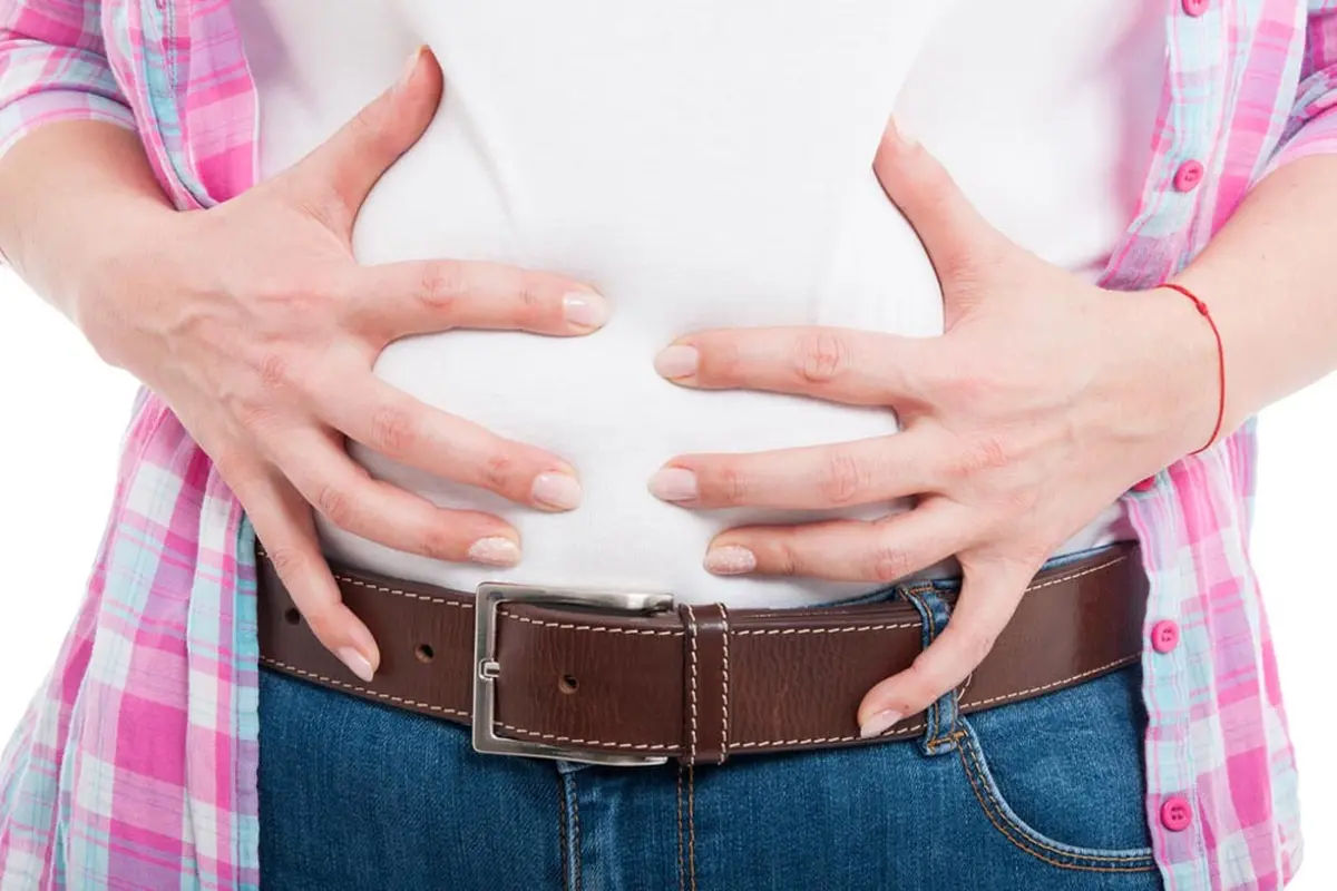 5 Kiat Atasi Begah Saat Perut Terlalu Kenyang (Pop Paul Catalin/Shutterstock)