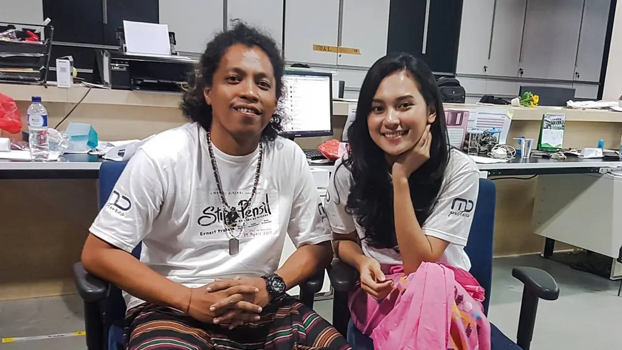 Tak Direstui Orangtua, Ini 7 Momen Kemesraan Indah Permatasari dan Arie Kriting